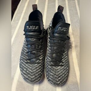 Lebron James 16 Oreo size 11.5